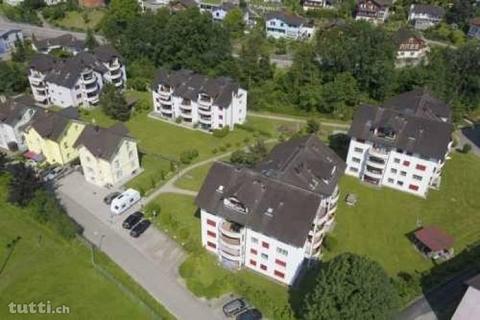 Grosszügige schöne Wohnung mit Balkon